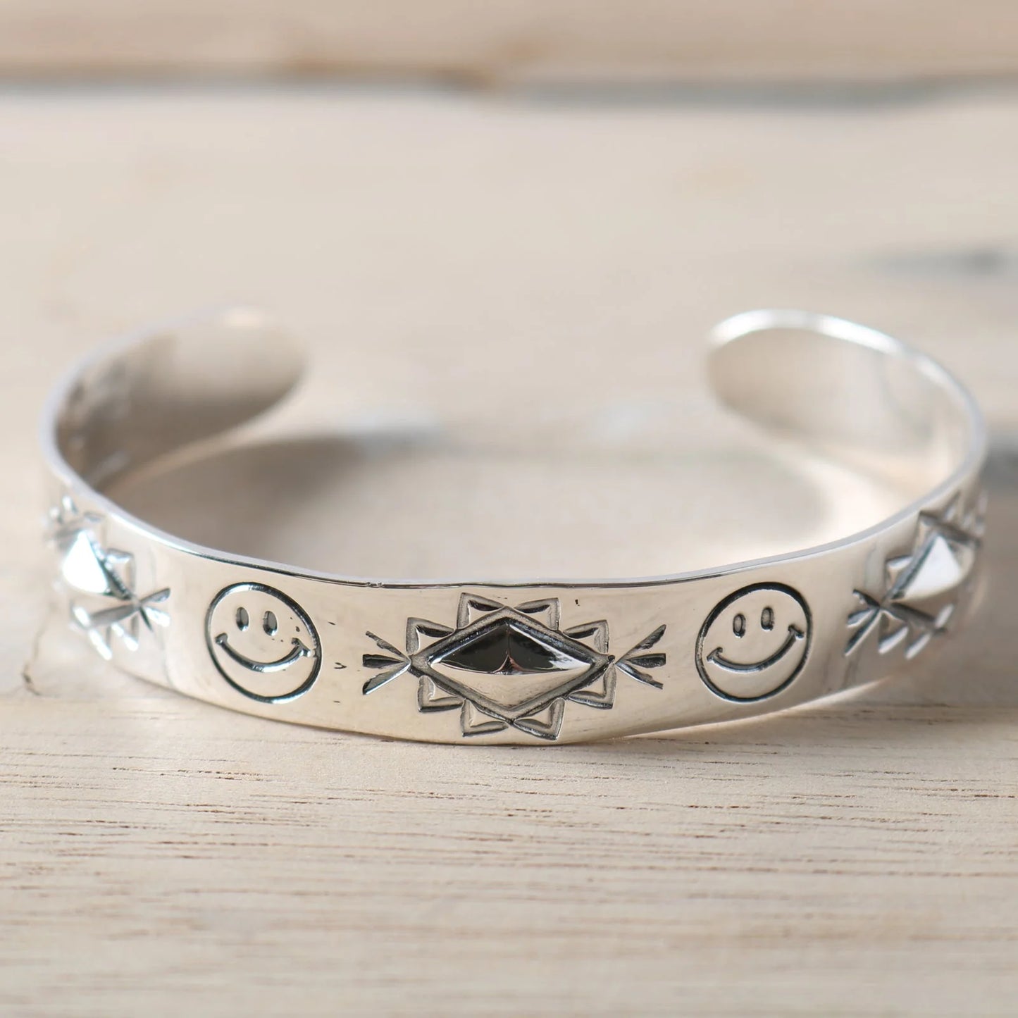NORTH WORKS x BARNS OUTFITTERS Smile Repose Bangle