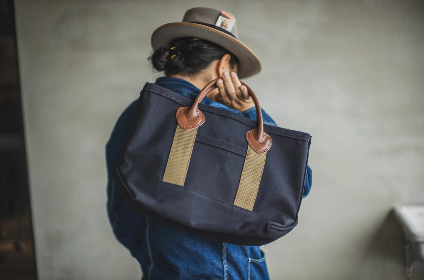 WORKERS Leather Handle Tote Bag (navy - size M)