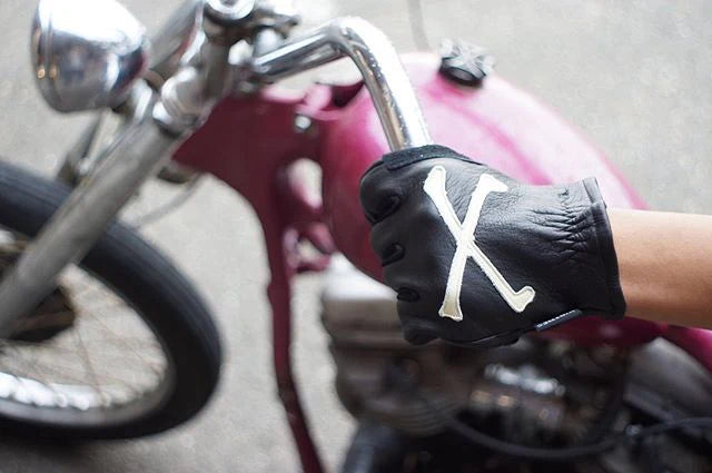 WESTRIDE  Cross Bones Glove / Black x Black